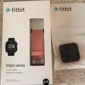 Fitbit Versa Rosegold with S & L bands. NEW!!